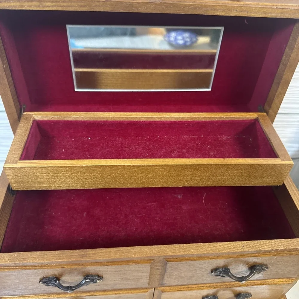 Wooden Flip Top Jewelry / Music Box With Red Felt Lined Interior Toyo Music